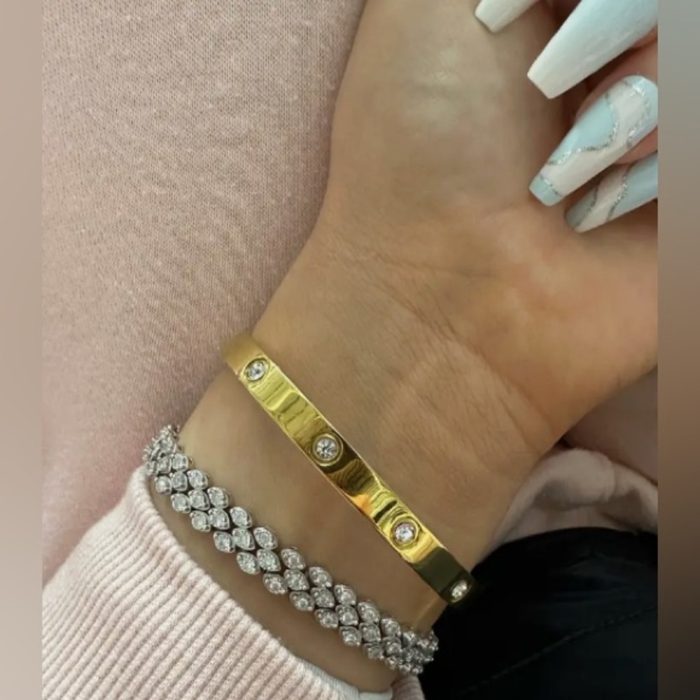 Brand New Simple Gold Bangle Bracelet